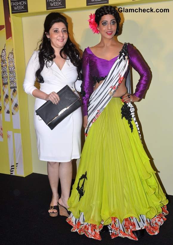 Mahi Gill with fashion designer Archana Kochhar at Lakme Fashion Week Summer-Resort 2014 Press Meet