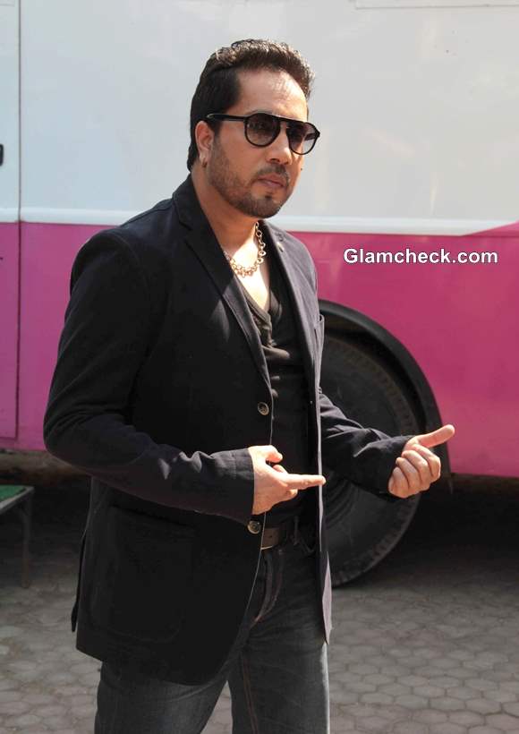 Mika Singh to Make TV Debut in FIR