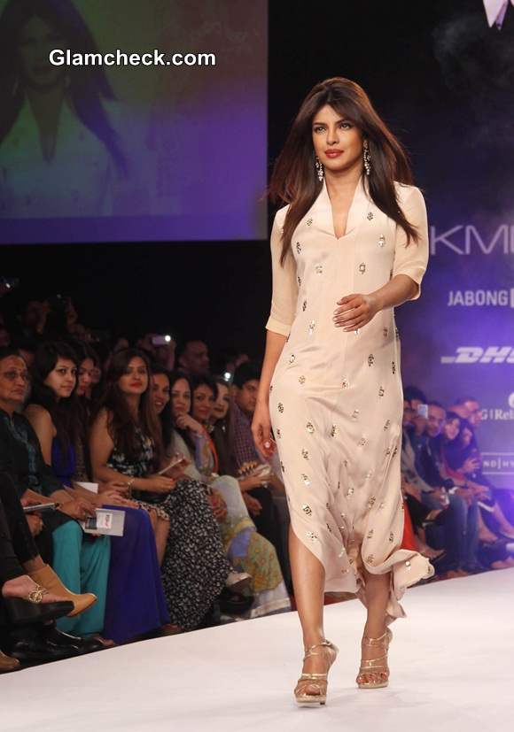 LFW S-R 2014 Priyanka Chopra for Neeta Lulla