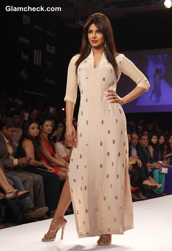 LFW S-R 2014 Priyanka Chopra