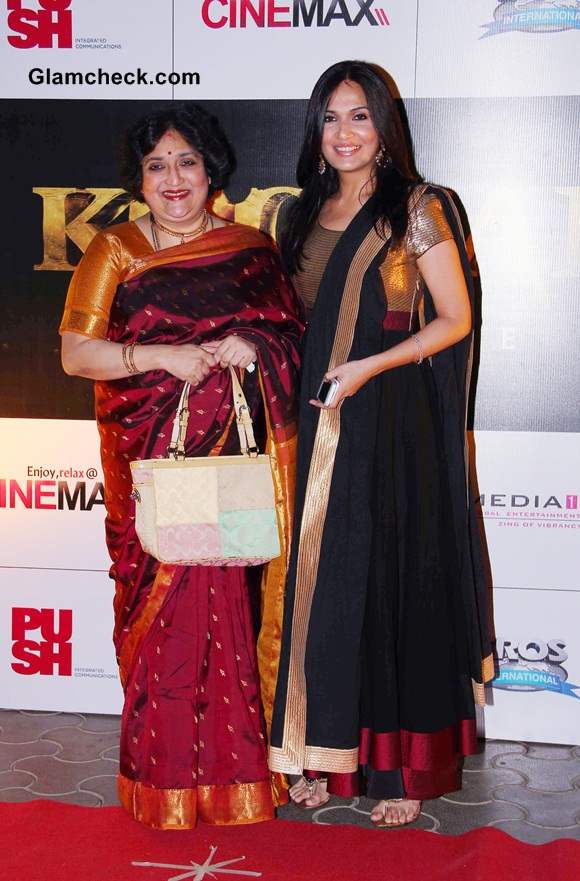 Rajnikanths wife Latha Rajinikanth and daughter Soundarya Rajinikanth Ashwin