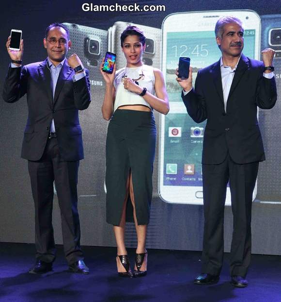 Samsung 5 Launch Freida Pinto 2014