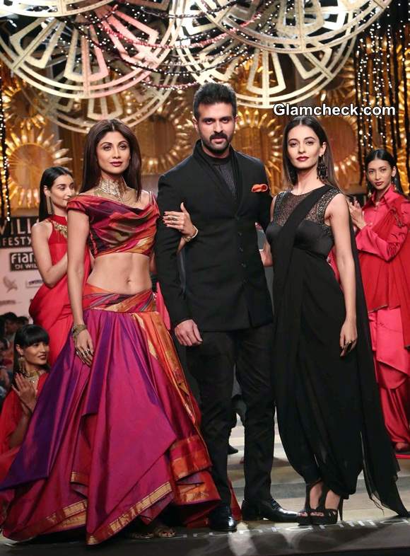 Shilpa Shetty, Harman and Ayesha at Tarun Tahiliani Show WIFW A-W 2014