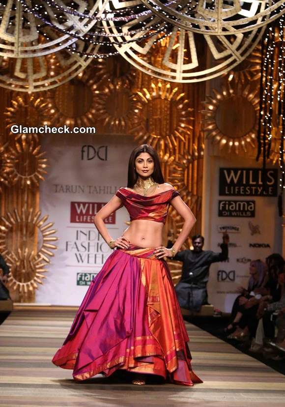 Shilpa Shetty Showstopper for Tarun Tahiliani at WIFW A-W 2014