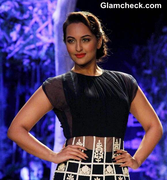 Sonakshi Sinha For Manish Malhotra At Lfw Summer Resort 2014 — Indian 