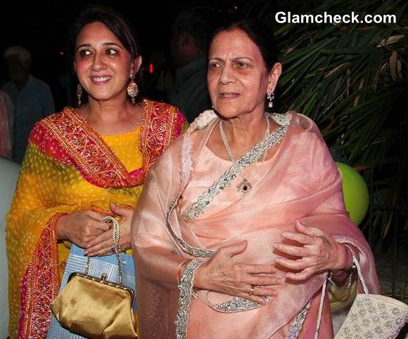 Aamir Khans mother Zeenat Hussain and sister Nikhat Khan