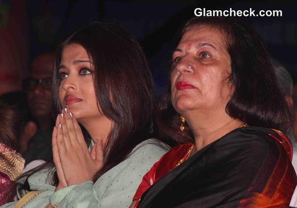 Aishwarya Rai Bachchan 2014 Sri Sathya Sai Baba Concert