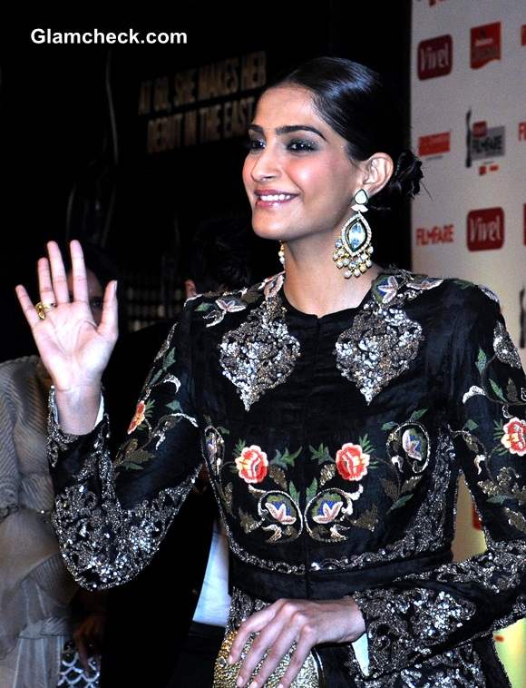 Sonam Kapoor 2014 at First Vivel Filmfare Awards East