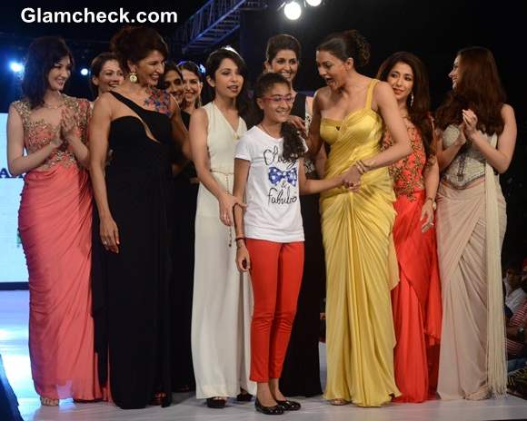 Sushmita Sen with Daughter Renee 2014 Smile Foundation Charity Fashion Show