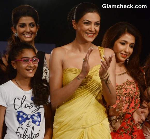 Sushmita Sen with Daughter Renee at Smile Foundation Charity Fashion Show
