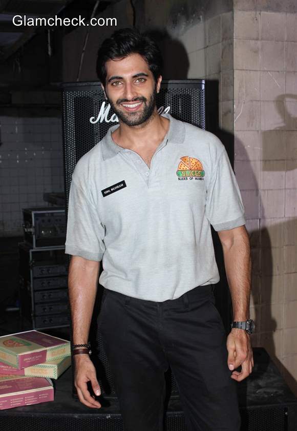 Akshay Oberoi Gimme Pizza Video