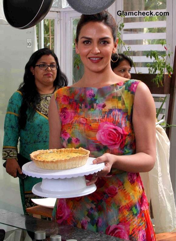 Esha Deol Takes Cooking Lesson on Sunny Side Up