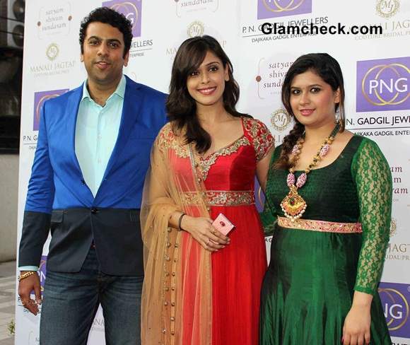 Hrishitaa Bhatt Launches  Satyam Shivam Sundaram Collection