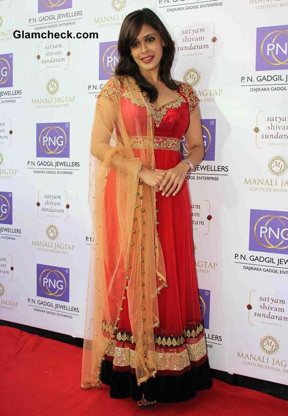 Hrishitaa Bhatt in Red Anarkali Launches  Satyam Shivam Sundaram Collection