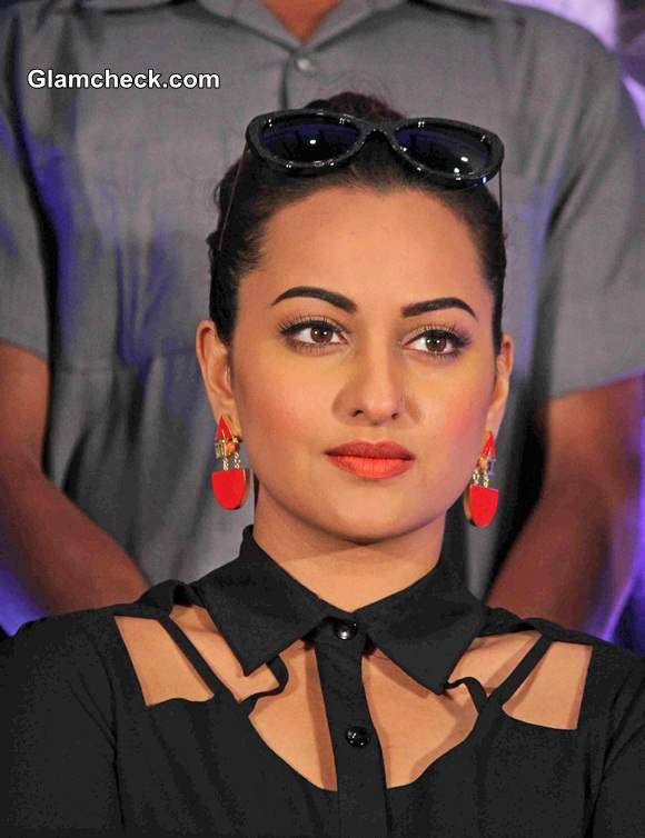 Sonakshi Sinhas hilarious reply to a fan who asked for bikini  photographs will crack you up  Hindi Movie News  Times of India