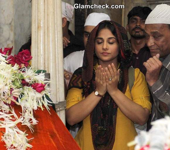 Vidya Balan Prays for Succes of Bobby Jasoos