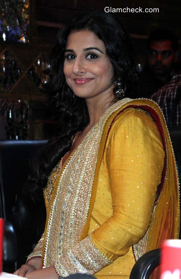 Vidya Balan Promotes Bobby Jasoos on TV Show