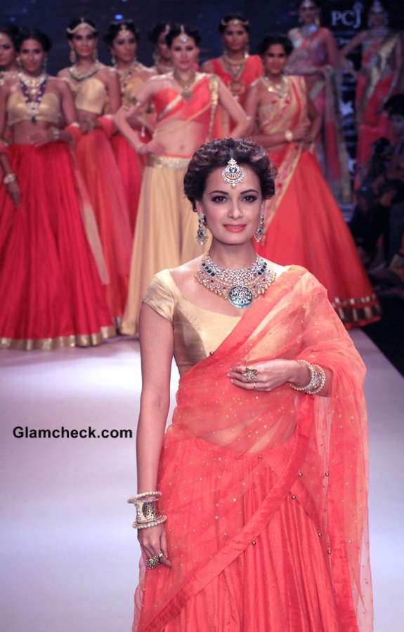 Dia Mirza For Shobha Shringar at IIJW 2014