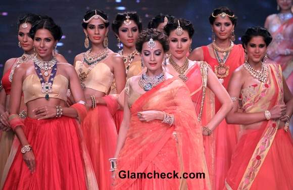 Dia Mirza at IIJW 2014 Shobha Shringar