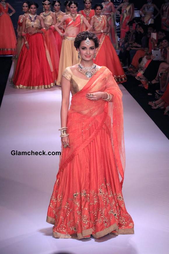 Dia Mirza at IIJW 2014 for Shobha Shringar