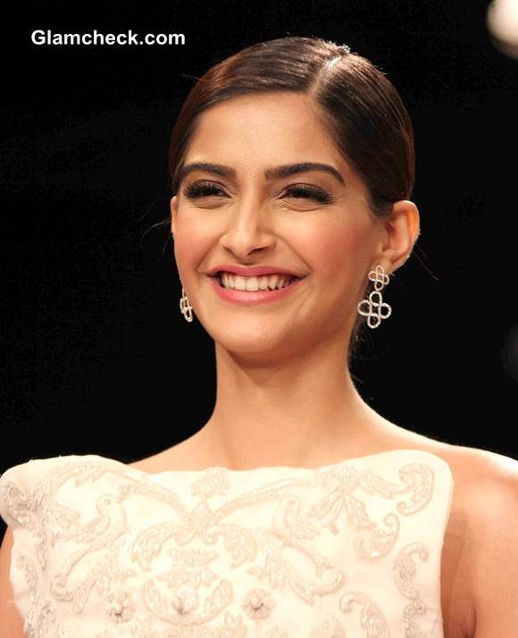 IIJW 2014 Sonam Kapoor Pics