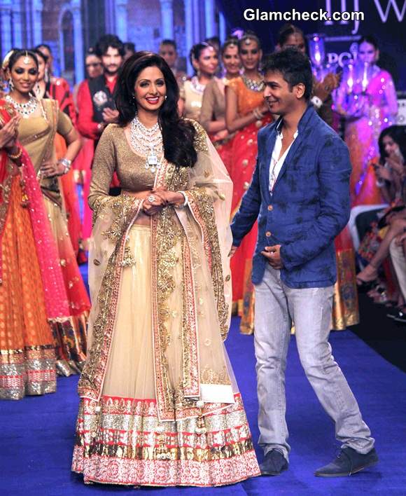 IIJW 2014 Sridevi for Golecha Jewels Pictures