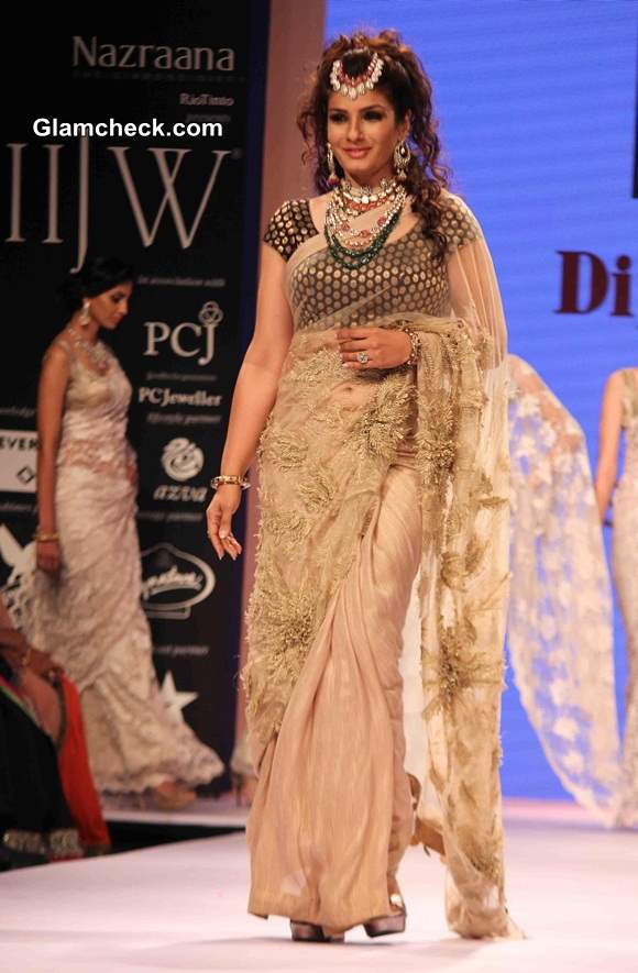 Raveena Tandon for Dipti Amisha at IIJW 2014