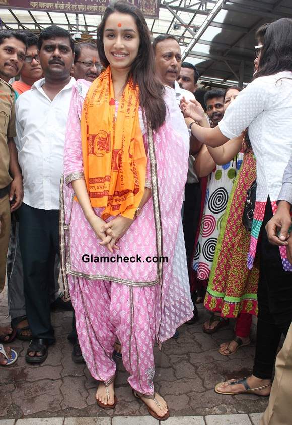 Shraddha Kapoor 2014 pics at Siddhivinayak Temple