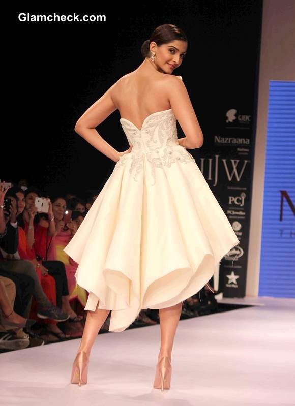 Sonam Kapoor at IIJW 2014