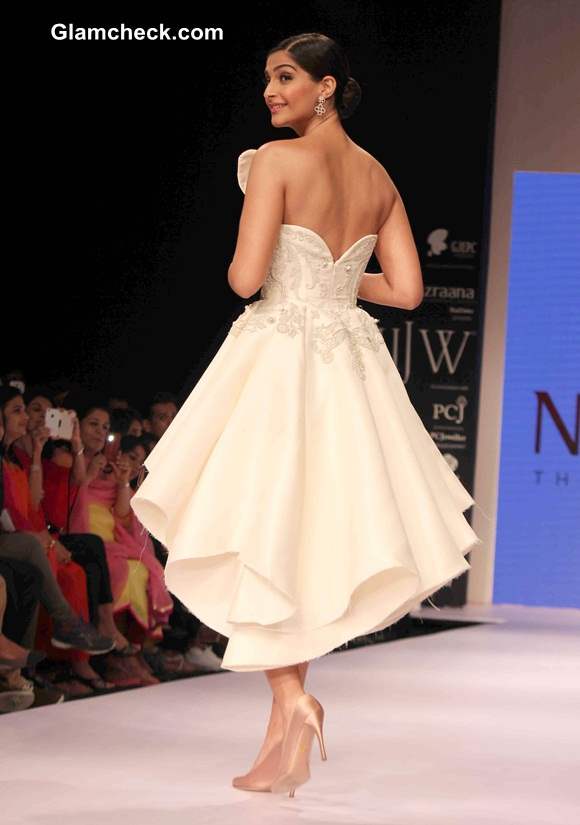 Sonam Kapoor in Rio Tinto  IIJW 2014