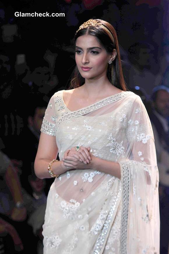 Sonam Kapoor in Neeta Lulla at IIJW 2014 — Indian Fashion