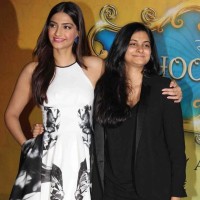 Sonam Kapoor with sister Rhea Kapoor 2014