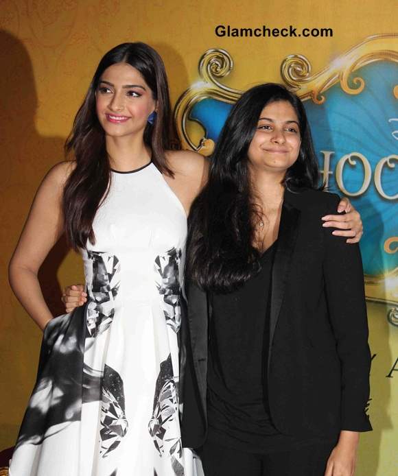 Sonam Kapoor with sister Rhea Kapoor 2014