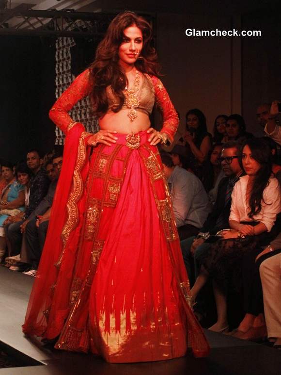 Chitrangada Singh Walks for Harshitaa Chatterjee during LFW Winter Festive 2014