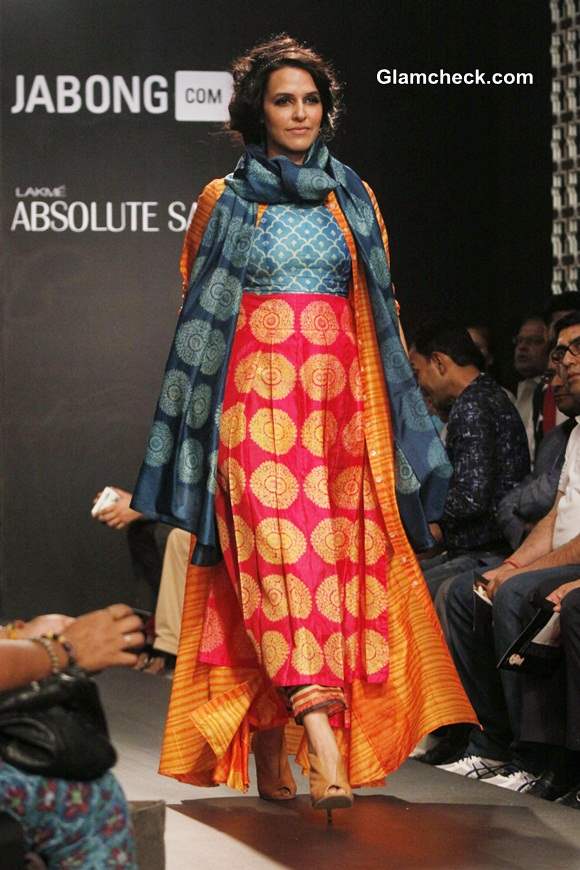 Neha Dhupia Show-stopper for Swati Vijaivargie at LFW Winter-Festive 2014