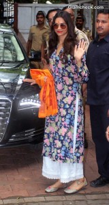 Deepika Padukone at Siddhivinayak Temple — Indian Fashion