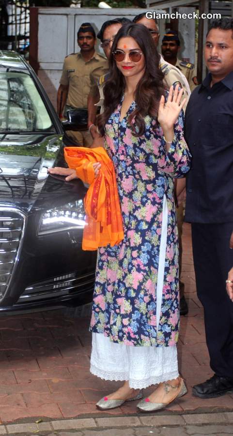 Deepika Padukone at Siddhivinayak Temple  pics