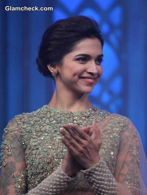 Deepika Padukone in Sabyasachi saree 2014 Happy New Year Music Launch