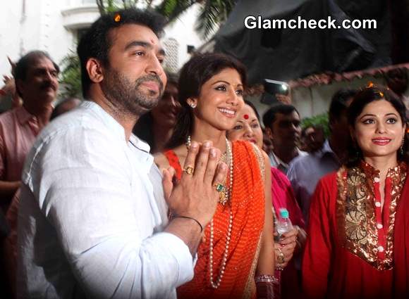 Shilpa Shetty along with husband Raj Kundra and family