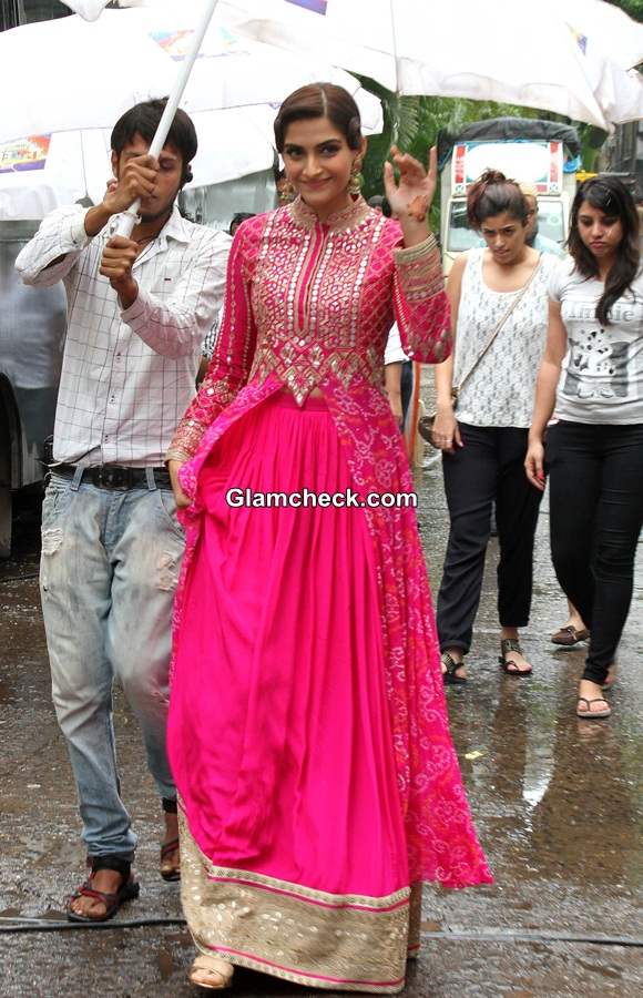 Sonam Kapoor 2014 in Pink Outfit Khoobsurat Promotions