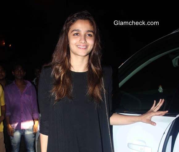 Alia Bhatt Spotted Without Makeup At A Restaurant