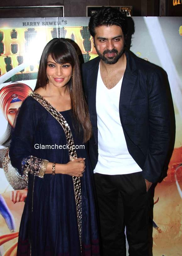 Bipasha Basu with Harman Baweja pics