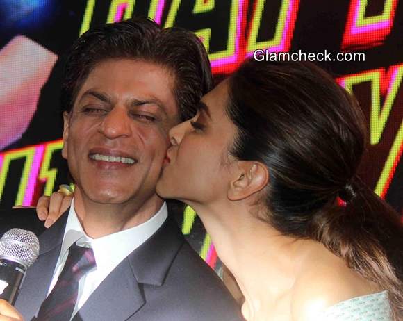 Deepika Padukone kisses Sharukh Khan