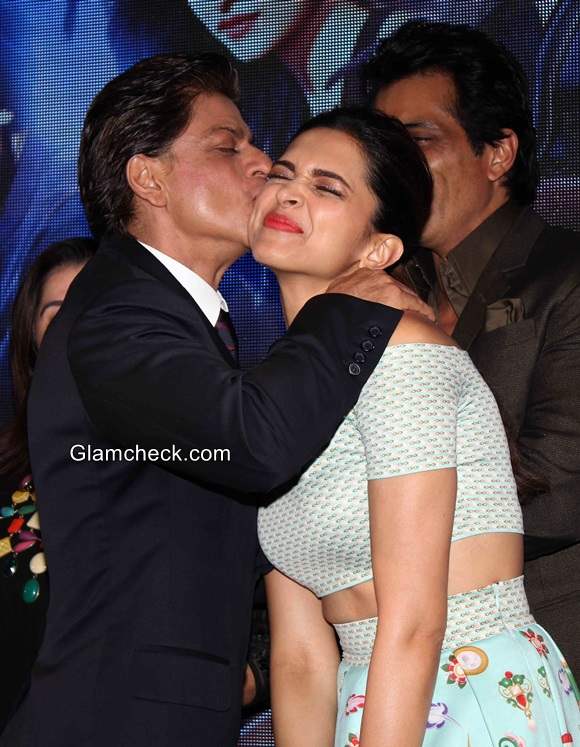 Sharukh and Deepika Padukone Kiss