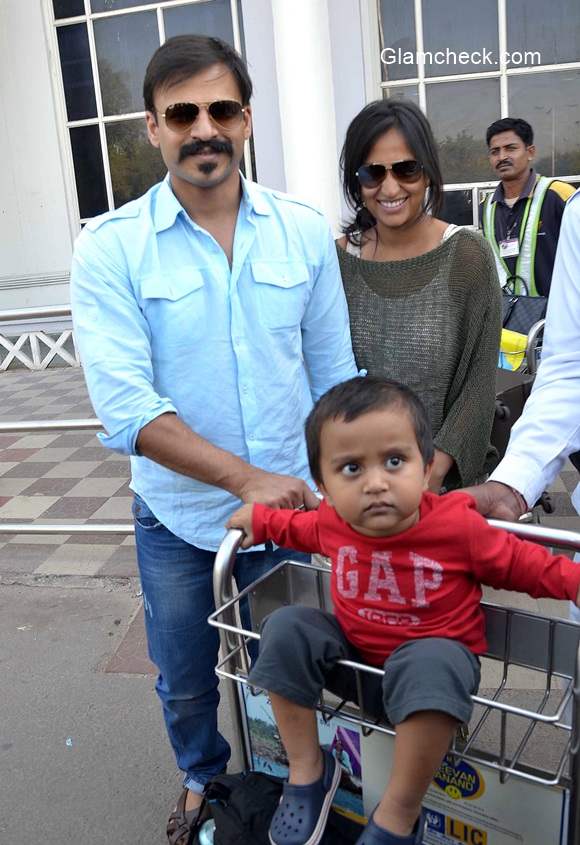 Celeb Spotted - Vivek Oberoi with his family at Jodhpur Airport