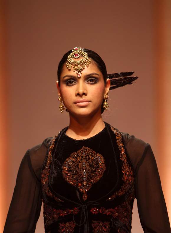 Maang Tika Head Jewelry Azva gold during IIBFW 2013