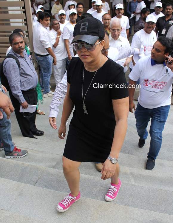 Mahima Chaudhry participates in Prime Minister Narendra Modis Swachh Bharat Abhiyan