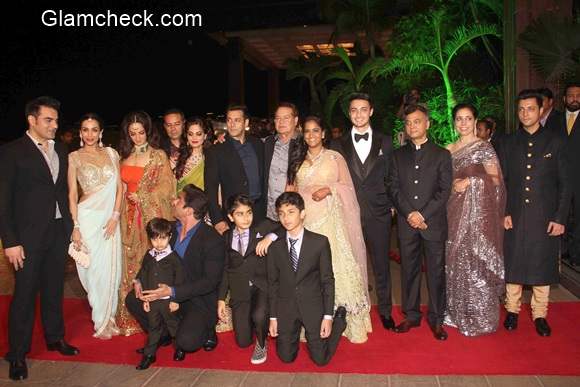 Salman Khan Family Picture at Arpita Khan Aayush Sharma Wedding Reception