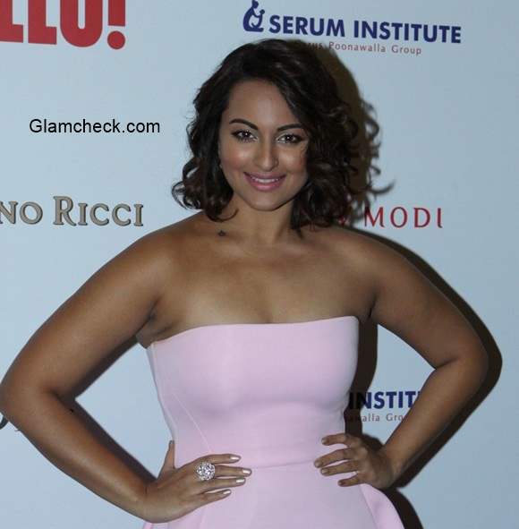 Sonakshi Sinha at the Hello Hall of Fame Awards 2014