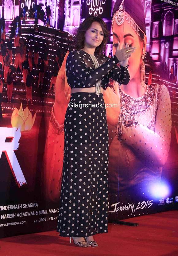 Sonakshi Sinha in Payal Singhal during the promotion of song Radha from her latest film Tevar